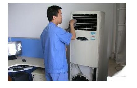 广州日立柜式空调室内机清洗